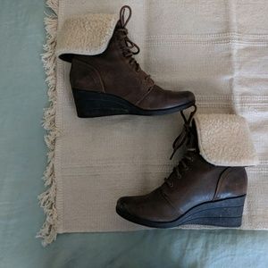 UGG Zea Wedge Ankle Boot Brown Leather Size 10